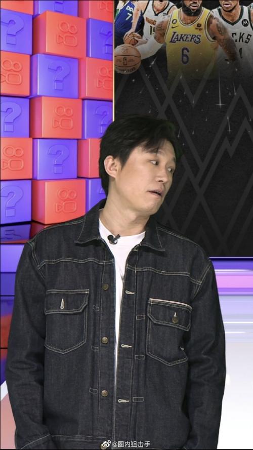 将皮球砸入